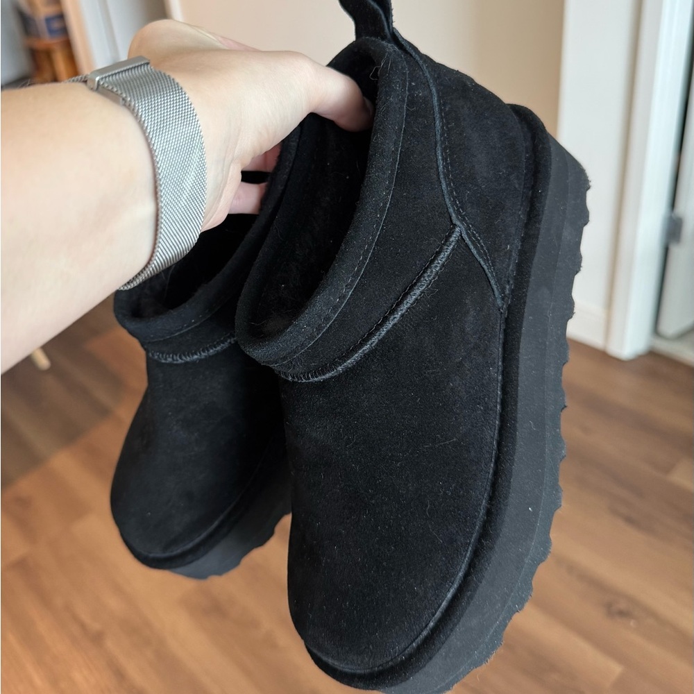BearPaw retro super shorty water repellant platform boot NWOT